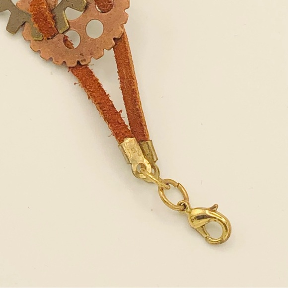 Steampunk gears and suede bracelet - Picture 9 of 10